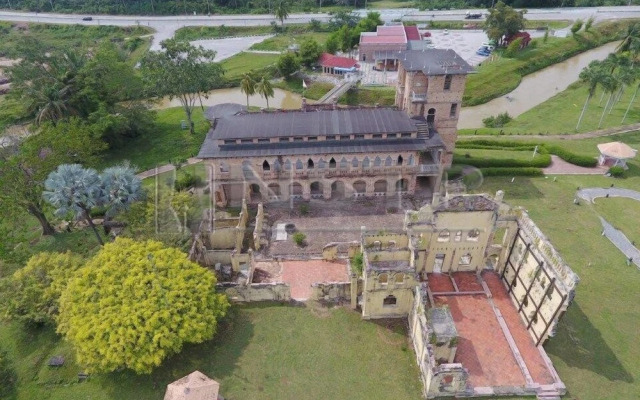 Pine Boutique Batu Gajah