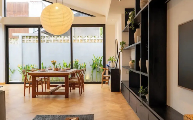 Black Villa by Betterplace
