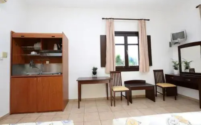 Palirria Hotel & Studios