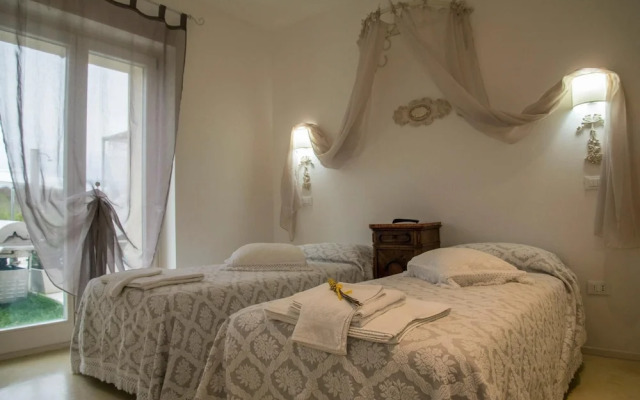 Hillside Villa With Swimming Pool and Jacuzzi - Frasassi Caves