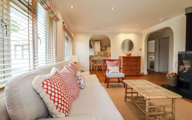 6 Trelawney Court