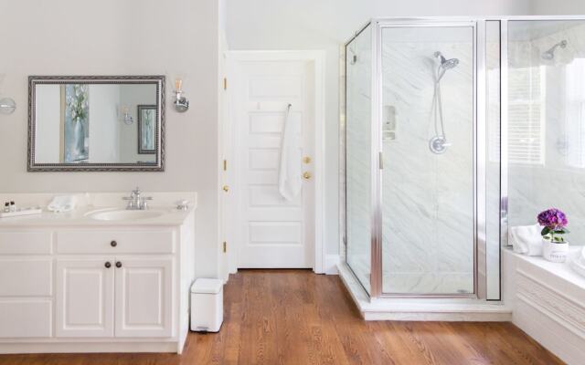 AVA House Bed & Breakfast