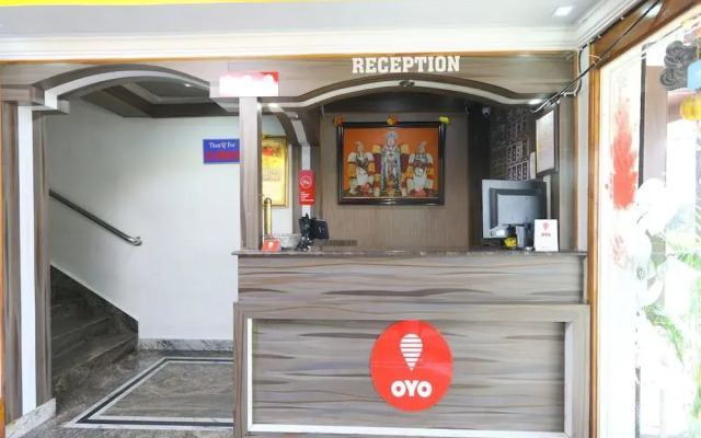 OYO 8828 Holidays Dollars Grand