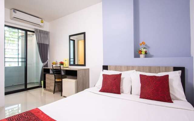 Salinsiri at Lat Krabang