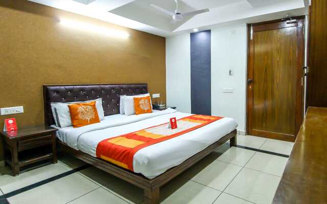 OYO 893 Hotel Seven