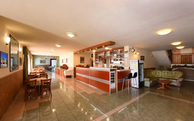 Hotel Platan