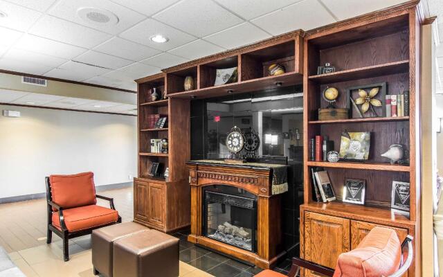 Ardmore Inn & Suites