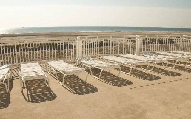 Coliseum Ocean Resort