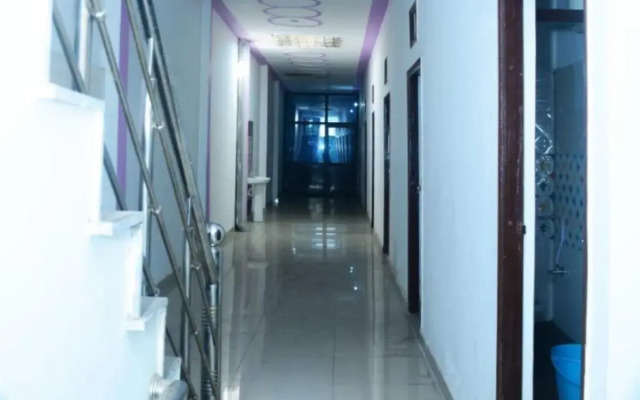 OYO 89044 Raa Inn Room