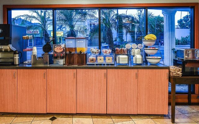 Sunset West Hotel, SureStay Collection by Best Western