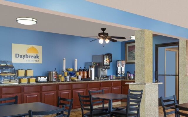 Quality Inn & Suites near Downtown Mesa