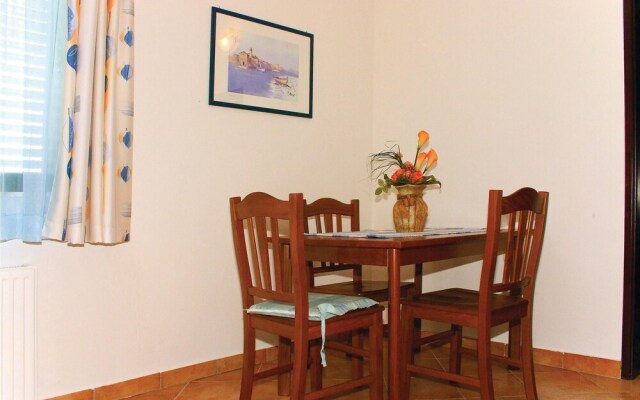 Awesome Home in Podstrana with Hot Tub, WiFi & 7 Bedrooms