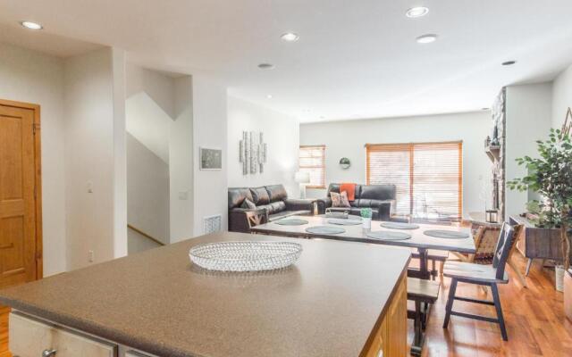 Elkhorn Townhome 1947 Townhouse