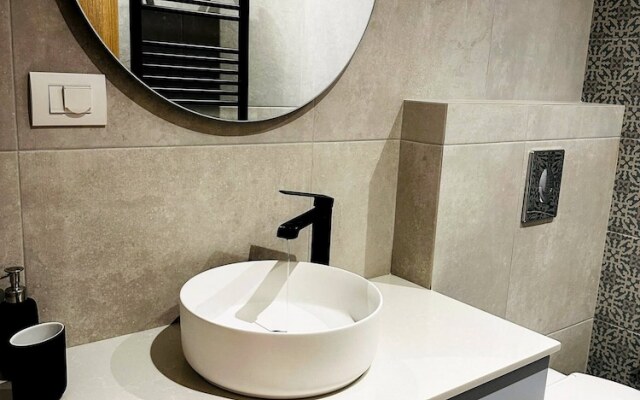 Roussos Place - Next To Splantzia Square - 2bd 2ba