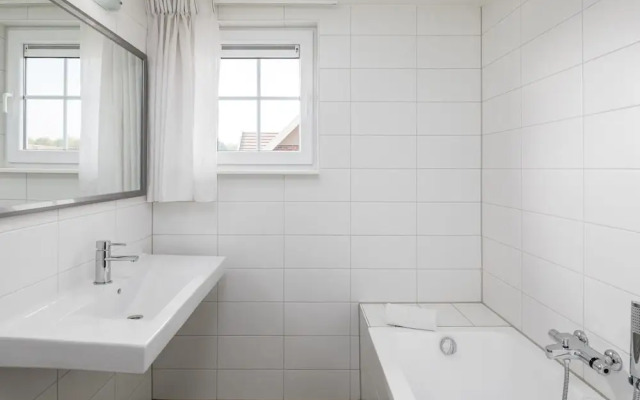 Maasduinen Villa With Sauna & Washer