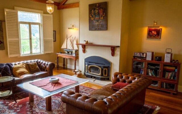 Tizzana Winery Bed & Breakfast