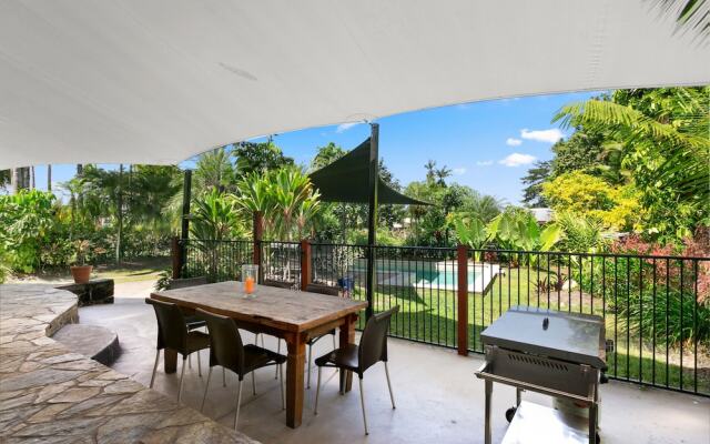 Tropical 3 Bedroom House, Pool plus 4th Bedroom Bungalow