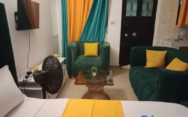 Royal Studio Apartments