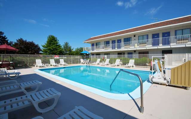 Motel 6 Windsor Locks, CT - Hartford