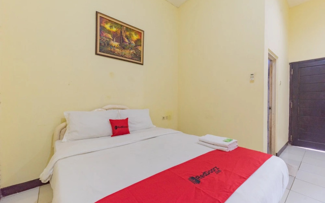 RedDoorz @ Kings Hotel near CSB Mall