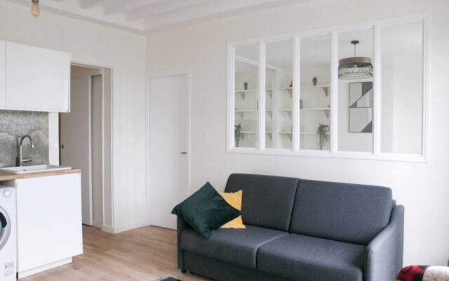 Renovated Apartment on the Outskirts of Paris