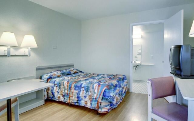 Motel 6 Manhattan Kansas