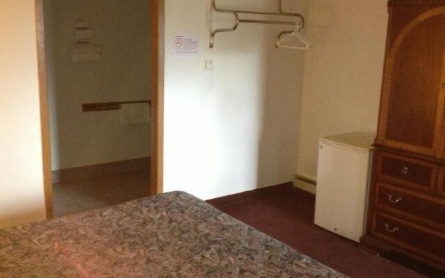 Embassy Motel - Franklin