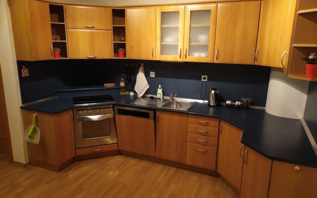 Kate&Jenny-Two-level apartment Old Town