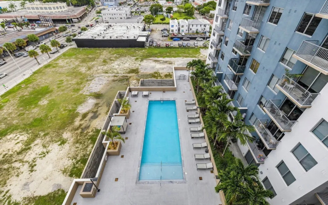 Stylish City-View Condo Pool Access