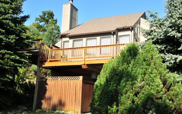 Bear Feet 3 Bedroom Townhome