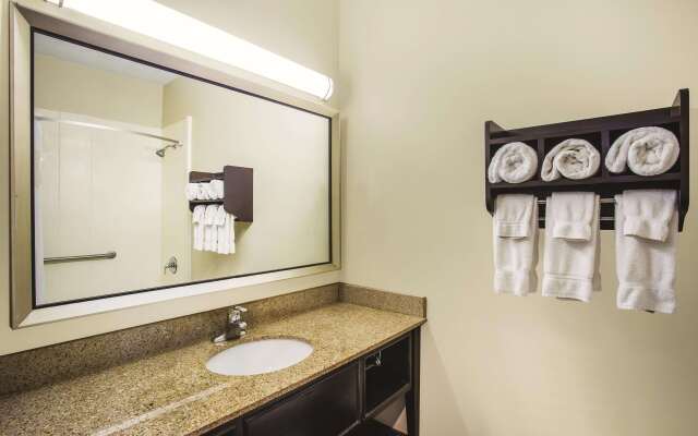 La Quinta Inn & Suites by Wyndham Evansville