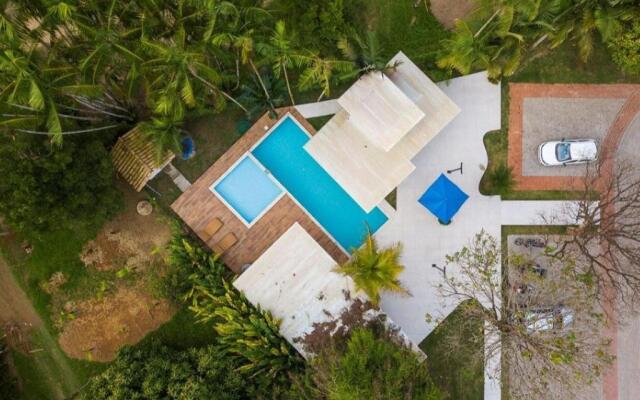Casa Andorinha com 3 quartos com ar e piscina