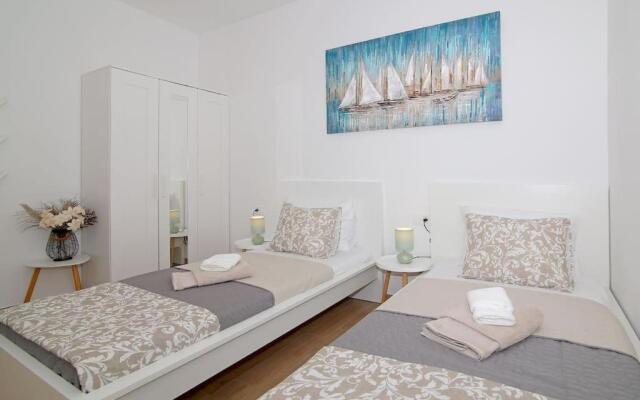 Studio Apartman Karlita