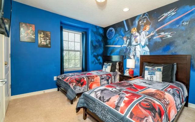 Free Waterpark Splash Pool BBQ Themed Rooms