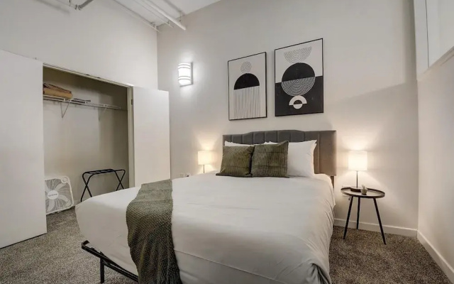 Amazing Downtown 1BR at Historic Block
