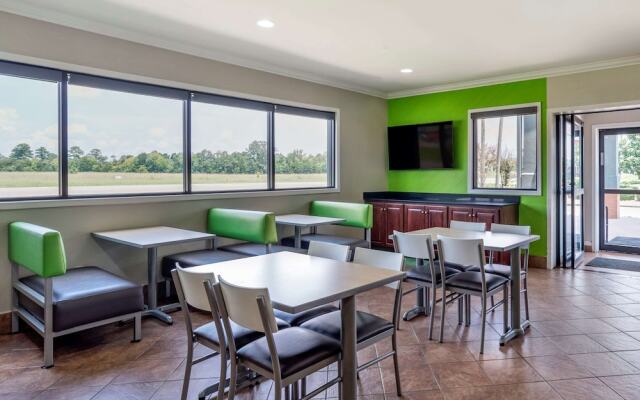 Econo Lodge Inn & Suites Demopolis