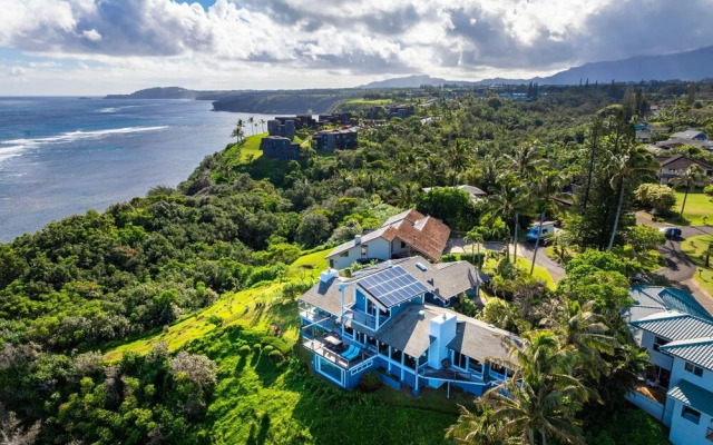 Spindrift Kauai 3 Bedroom Home by RedAwning