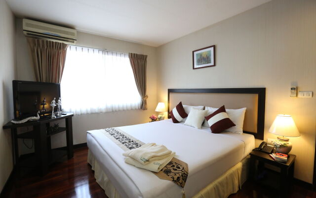 J - Town Serviced Apartments