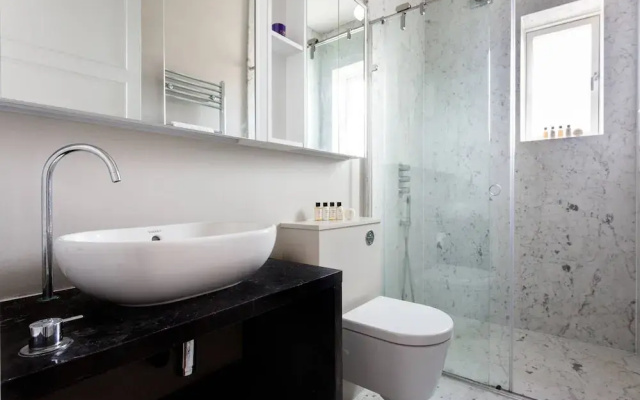 Cresswell Gardens IV by Onefinestay
