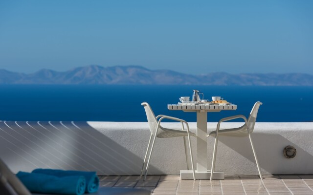 White Santorini Suites & Spa