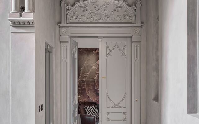 MN6 Luxury Suites by Adrez Living