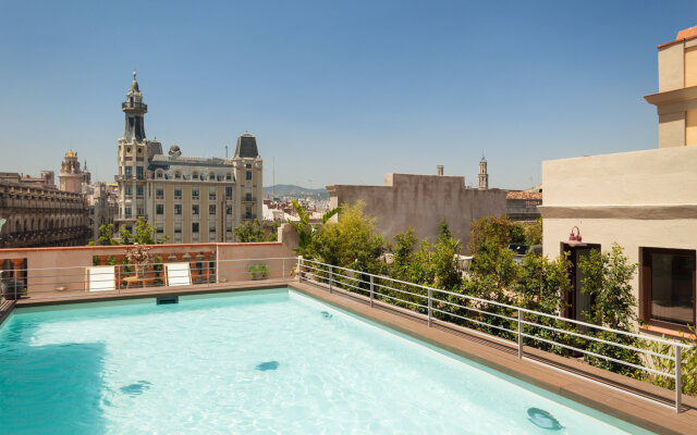 Palau in Barcelona with 2 bedrooms and 2 bathrooms