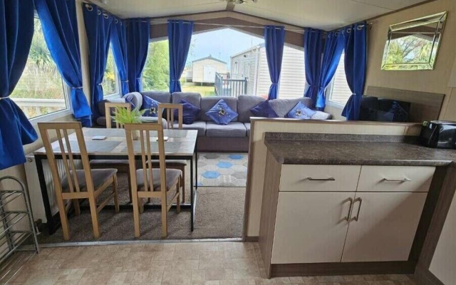Broadland Sands - Holiday Accommodation 15327
