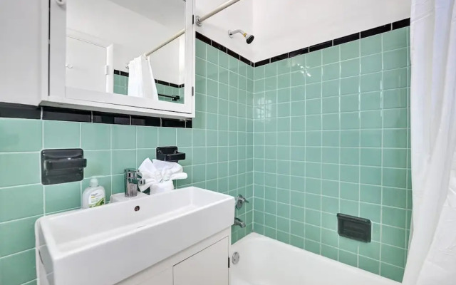 Waves on Desoto Deluxe Studio 9