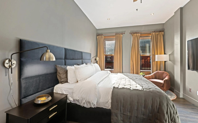 The Historic Blue Moon Hotel - NYC