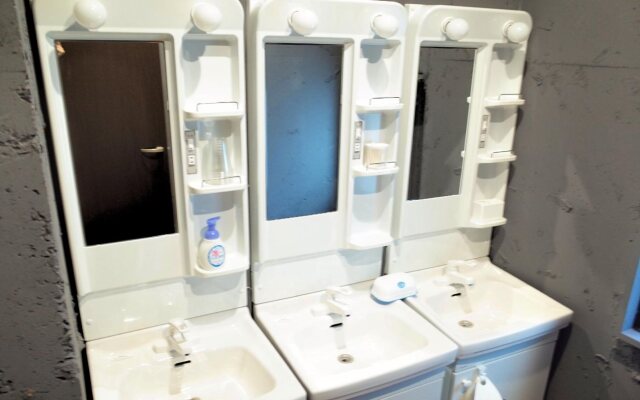 Yotsuya Bnbplus Capsule Hotel Mix dormitory