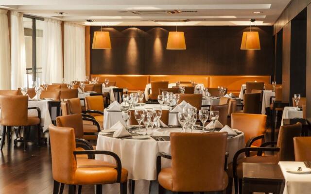 Howard Johnson Hotel & Casino