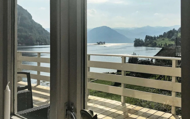 6 Person Holiday Home in Oystese