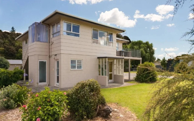 Waitangi Beach Units
