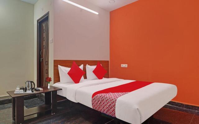 OYO Flagship 806332 Sai Mansion